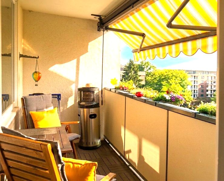 PRAKTISCH, HELL + KOMFORTABEL: Gepflegte 2-Zi.-Wohnung mit Loggia und Aufzug